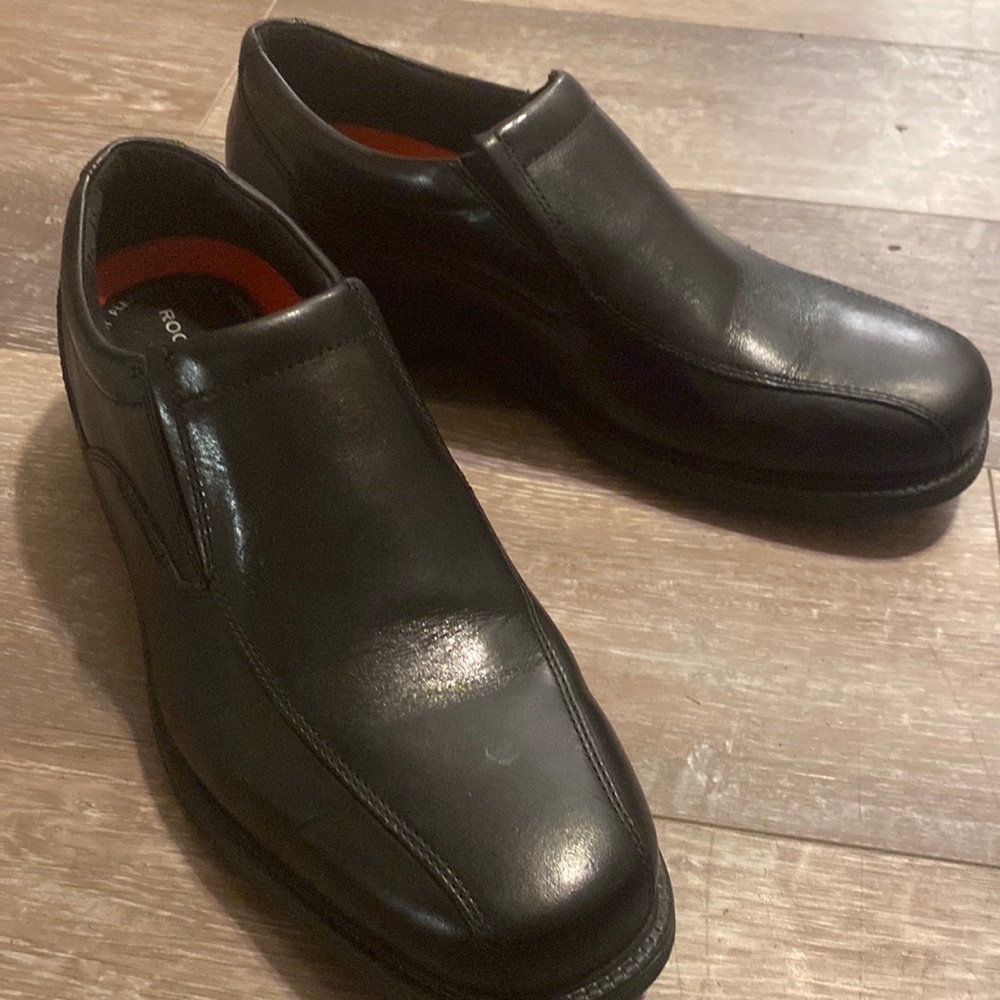 Men’s leather Rockport shoes new and very nice!